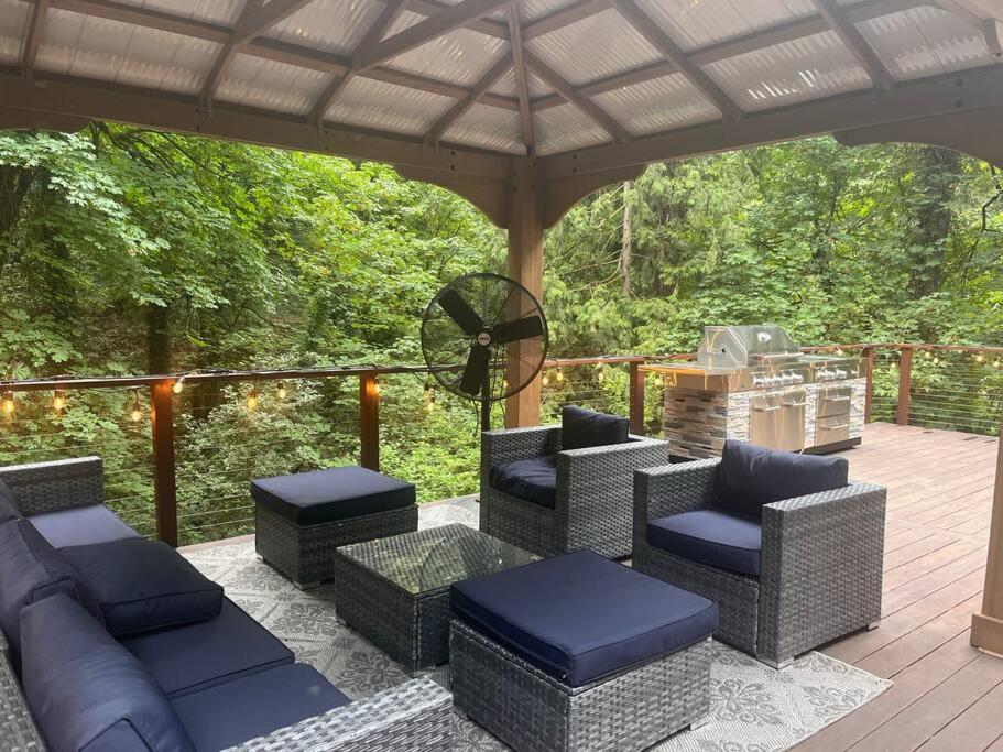 Serene Oasis Getaway With Sauna And A Swim Spa. 포틀랜드 외부 사진