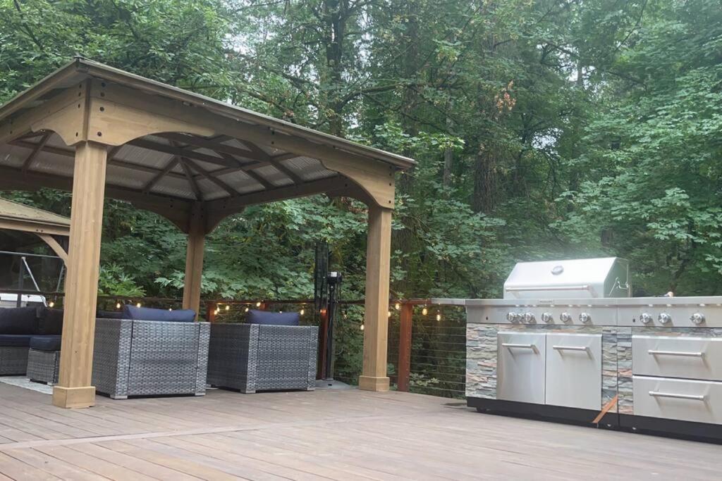 Serene Oasis Getaway With Sauna And A Swim Spa. 포틀랜드 외부 사진
