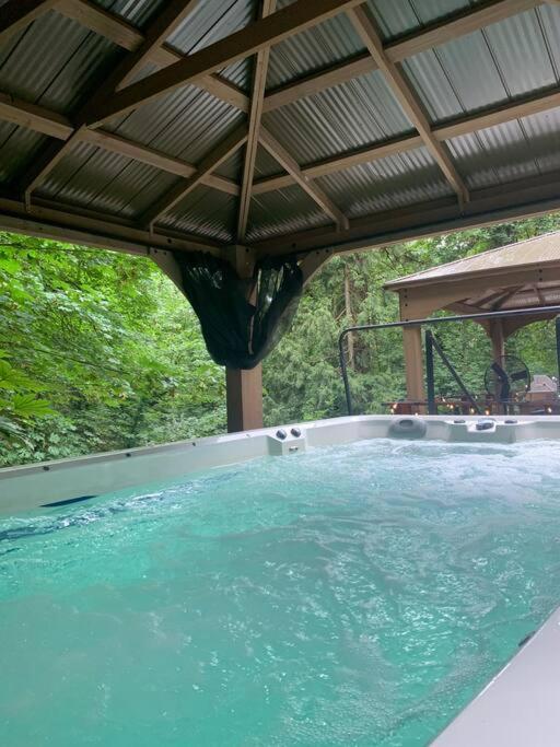 Serene Oasis Getaway With Sauna And A Swim Spa. 포틀랜드 외부 사진